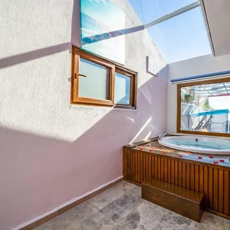 Sleek With Pool Backyard Jacuzzi In Kas * Islamlar (Mediterranean)