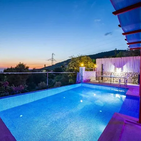 Villa Sleek With Pool Backyard Jacuzzi In Kas