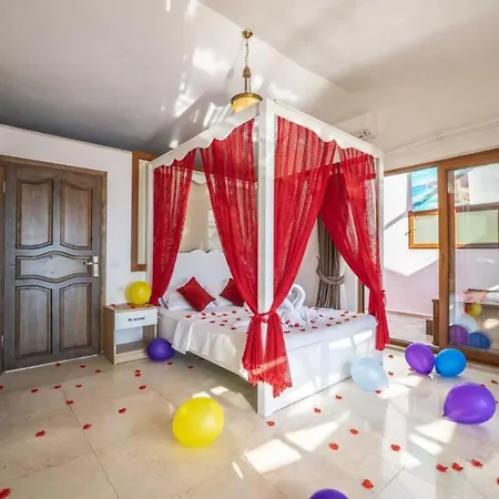 Villa Sleek With Pool Backyard Jacuzzi In Kas Islamlar (Mediterranean)