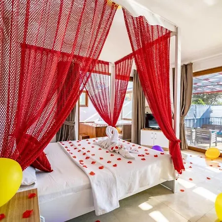 Sleek With Pool Backyard Jacuzzi In Kas Villa *